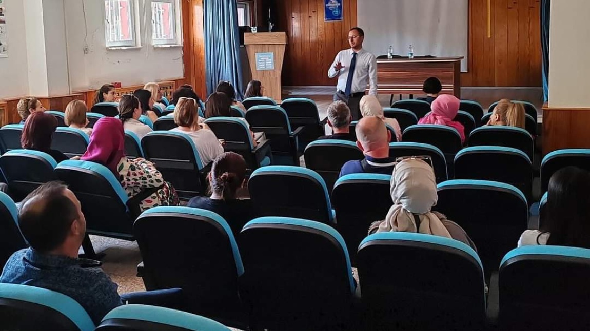 OKULUMUZDA AÇIK UÇLU SORU YAZMA VE ÖLÇME TOPLANTISI YAPILDI